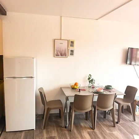 Avec Piscine A 500m De La Apartment